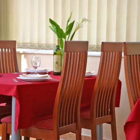 Mozara Bed & Breakfast 3*